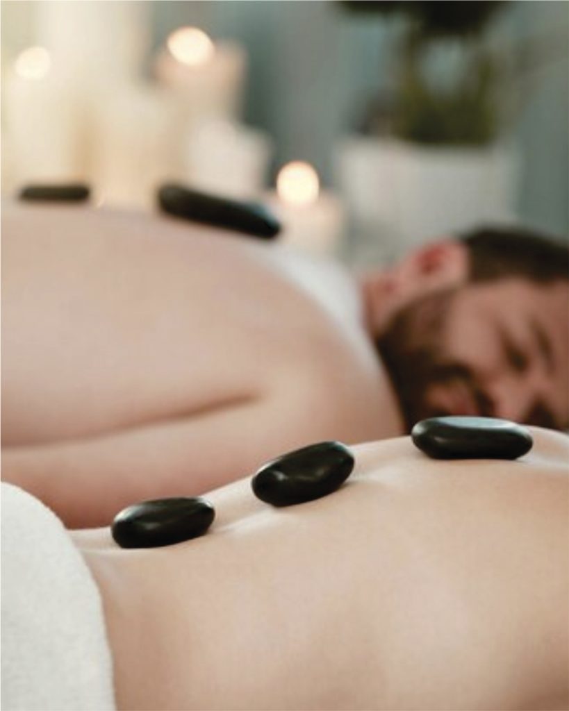 Masajes con piedras en pareja